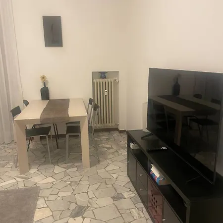 Confortevole appartamento con costosa ristrutturazione in Viale Massenzio Masia-2